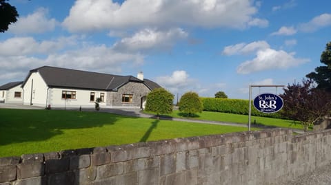 Property building, Natural landscape, Garden