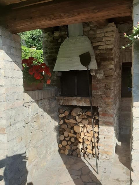 Tolles Ferienhaus in Urbino mit Grill House in Marche