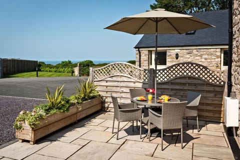 Patio, Balcony/Terrace, Dining area, Garden view