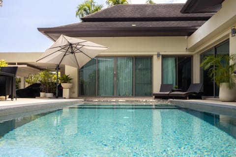 4BDR luxury pool villa & office space in Cherngtalay-Bangtao Chalet in Choeng Thale