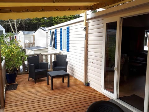 Camping Quiberon Mobilhomes bord de mer Conguel Campground/ 
RV Resort in Quiberon