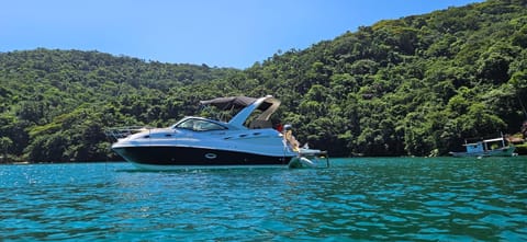 Happy Boat Angra dos Reis Hotel in Angra dos Reis