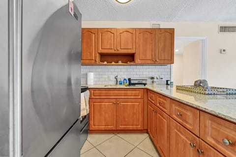 Charming One Bedroom Apartment with Pool Condominio in Lauderdale Lakes