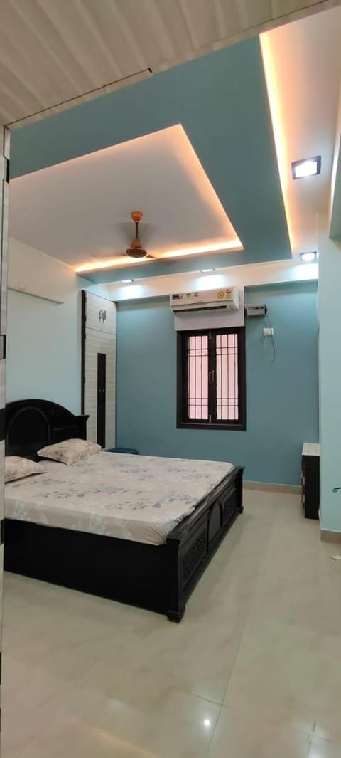 Eco Living House- large group accommodation. Haus in Varanasi