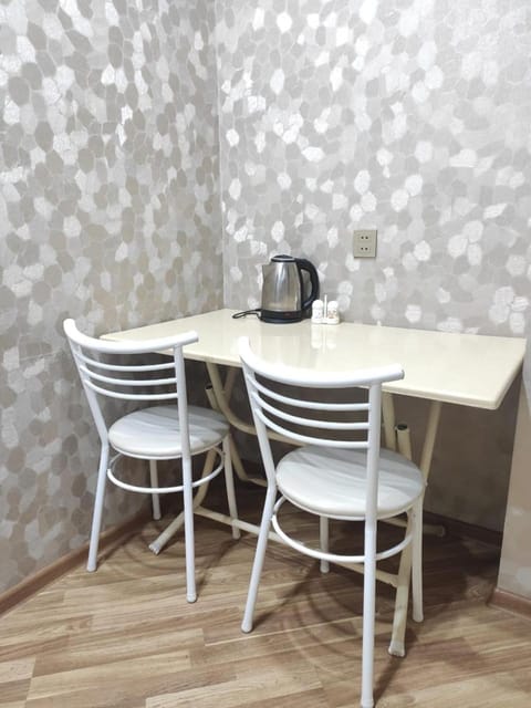 Coffee/tea facilities, Kitchen or kitchenette, Dining area