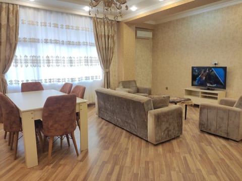 Communal lounge/ TV room, TV and multimedia, Living room, Seating area, air conditioner