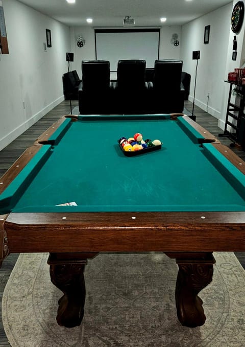 Billiard, Game Room