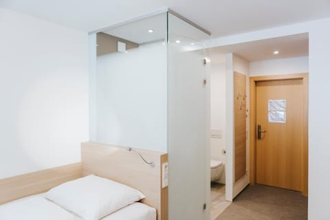 Bathroom, Photo of the whole room, Decorative detail