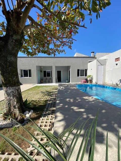 Ampla casa c/ piscina em Balneário Camboriú House in Camboriú