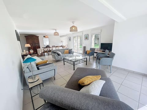 Grande maison près plage Carolles, 5 chambres, jardin, parking, wifi gratuit – 10 pers. - FR-1-361-537 House in Jullouville