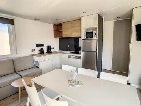 Mobil-home confort 3 ch, piscine chauffée, 200m plage, parking, WiFi, animaux admis - FR-1-361A-72 House in Jullouville