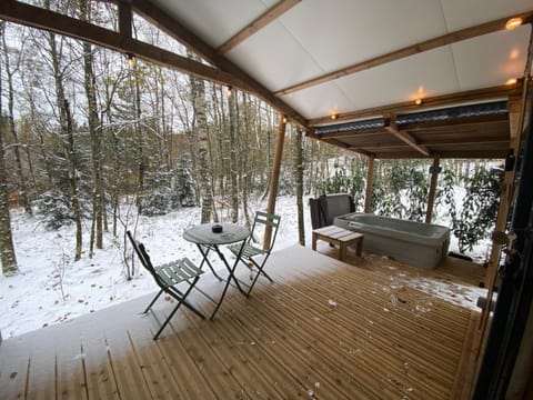 Patio, Day, Natural landscape, Winter