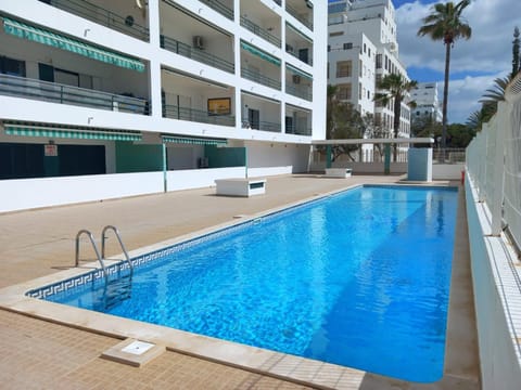 Balcony/Terrace, Pool view, Swimming pool, sunbed