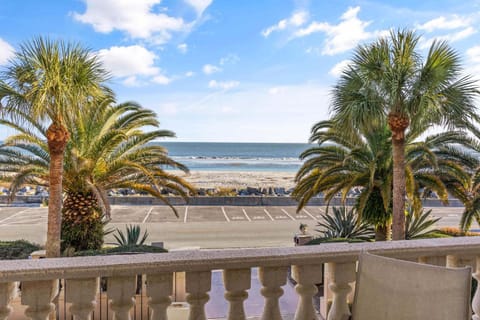 Beachside Retreat - 907 Beachview Drive House in Saint Simons Island