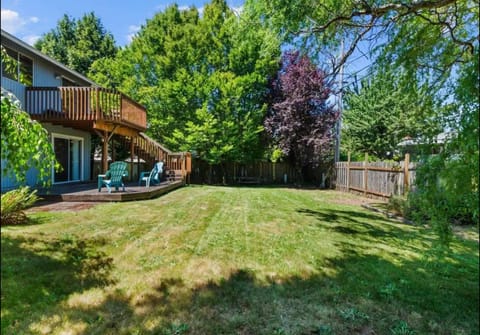 Private level of the house with SPA Casa vacanze in Gresham