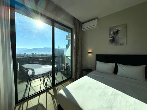 Bed, Balcony/Terrace, Bedroom, Mountain view