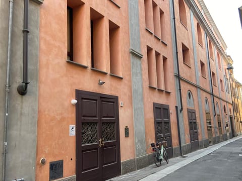 Property building, Day, Neighbourhood, Street view