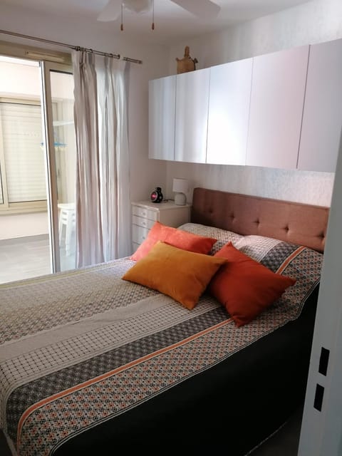 Bed, Photo of the whole room, Decorative detail, Bedroom