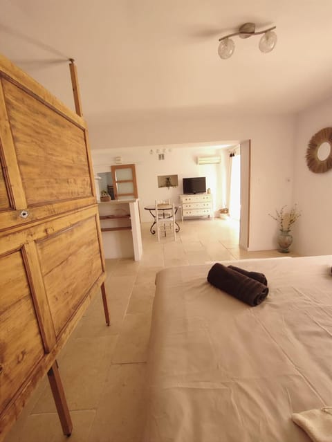 Studio Alpilles avec parking et spa privatif House in Tarascon