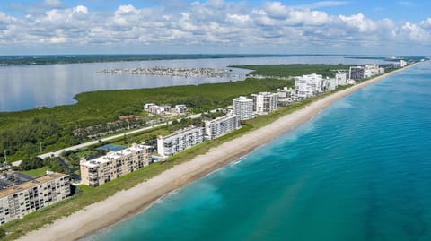 Property building, Natural landscape, Bird's eye view, Beach, Sea view