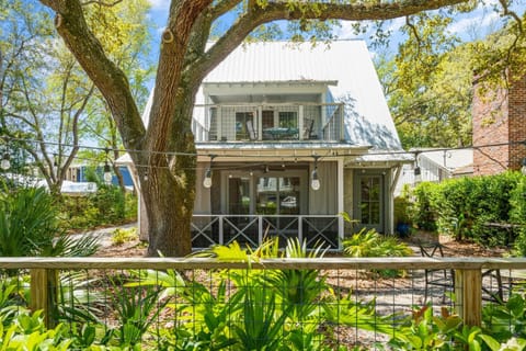 Tabbystone Cottage - 4323 Fourteenth Street House in Saint Simons Island