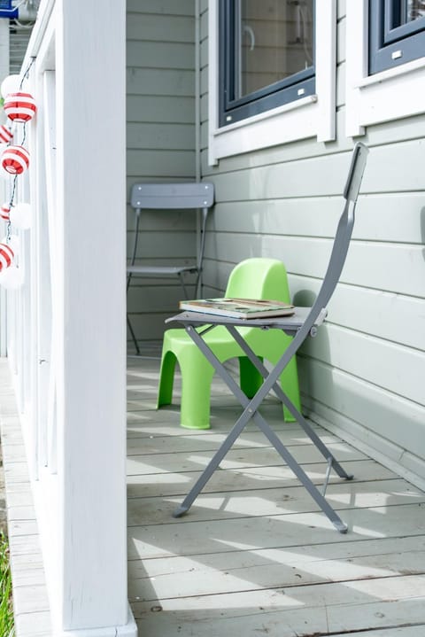 Balcony/Terrace, children, children, children