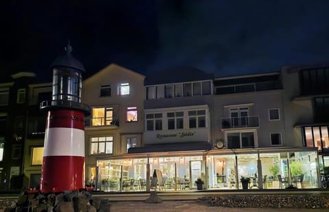 Property building, Night, Location