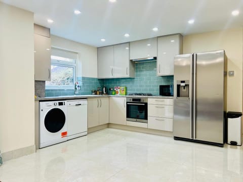 Kitchen or kitchenette, dishwasher, minibar, pet friendly, toaster, washing machine