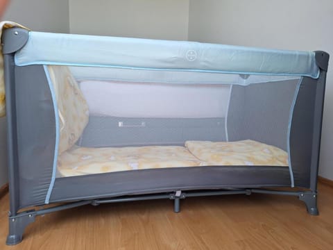 Bedroom, cot