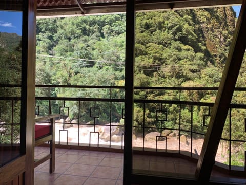 Bed, TV and multimedia, Coffee/tea facilities, View (from property/room), Bedroom, Mountain view, River view