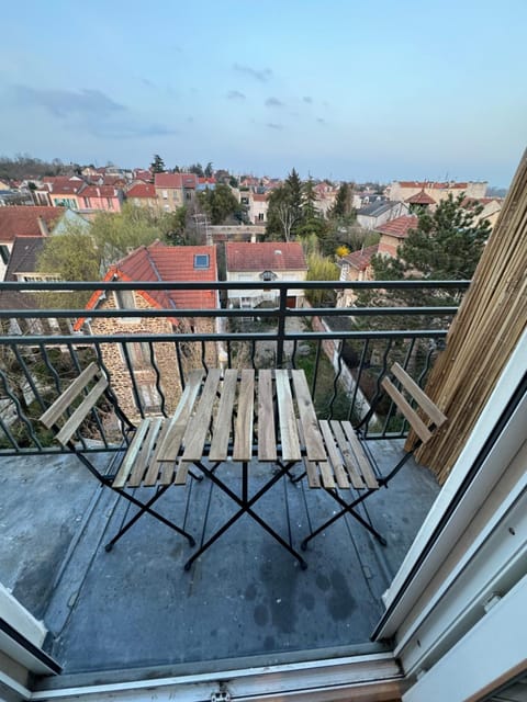 Lumineux 2P à Rosny avec vue Dégagée proche Gare ! Apartment in Île-de-France