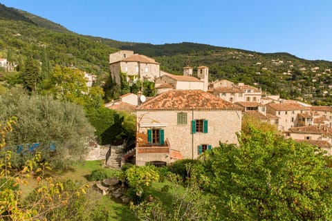 Property building, Natural landscape, Landmark view, Mountain view, Swimming pool