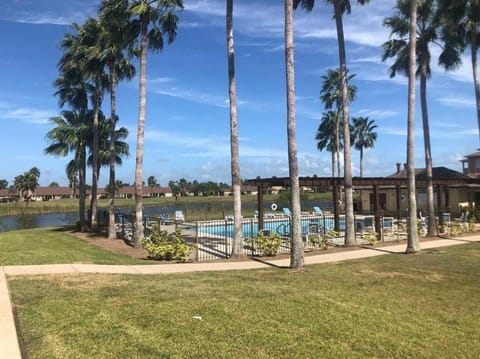 One-story condo near South Padre Island Villa in Laguna Vista