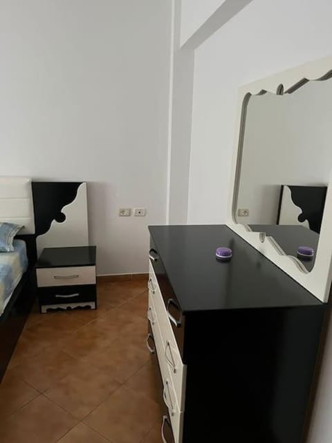 Spacious Apartment-Balcony-close Bus TIRANA Central Station-Self CheckIn 24hr-30 min Airport Apartment in Tirana