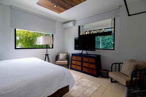 Bed, TV and multimedia, Bedroom