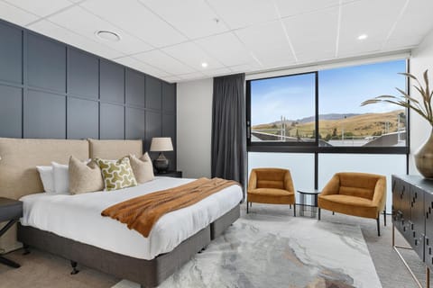 Bedroom, Mountain view