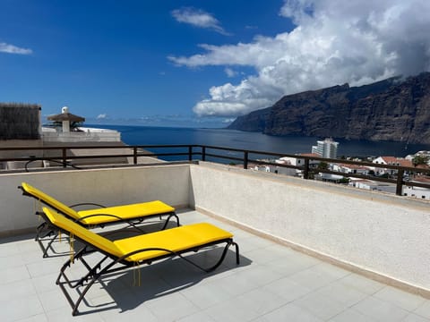 Patio, Nearby landmark, Natural landscape, View (from property/room), Balcony/Terrace, Mountain view, Sea view, sunbed