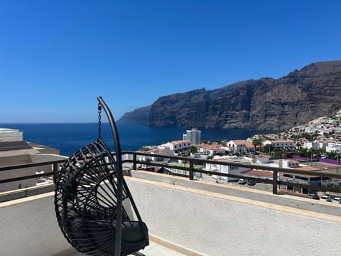 Nearby landmark, Natural landscape, View (from property/room), Balcony/Terrace, Mountain view, Sea view