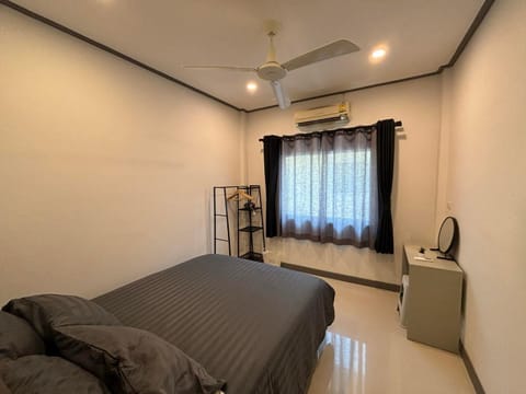 3 bedroom, 3 bathroom house, Phuket Town, Thailand Casa in Wichit