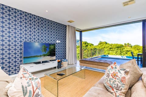 Natural landscape, TV and multimedia, Living room, Seating area