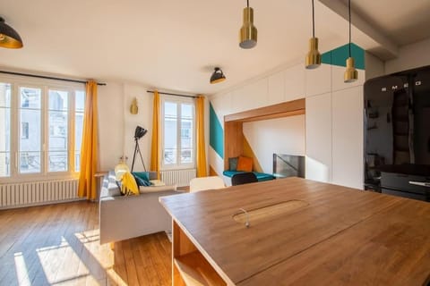 Neuilly - Lumineux et spacieux appartement à Clichy Condo in Levallois-Perret