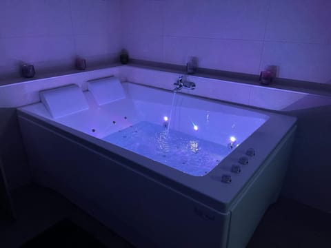 Hot Tub, Bath