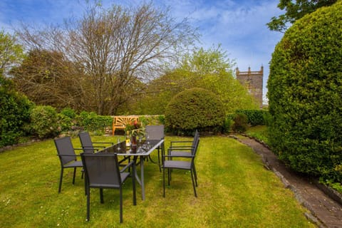 Garden, Seating area, Garden view, Landmark view