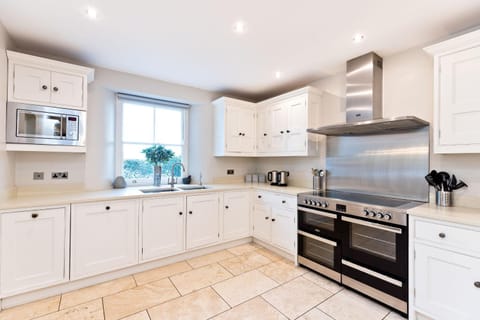 Property building, Kitchen or kitchenette, dishwasher, minibar, pet friendly