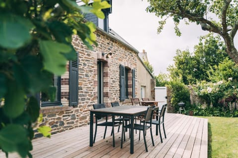 Patio, Day, Garden, Garden view