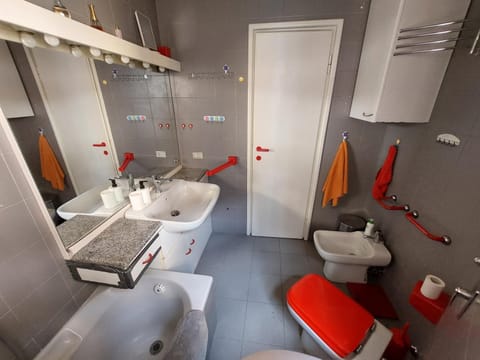 Algarotti 4 Apartment Train Station Apartment in Milan