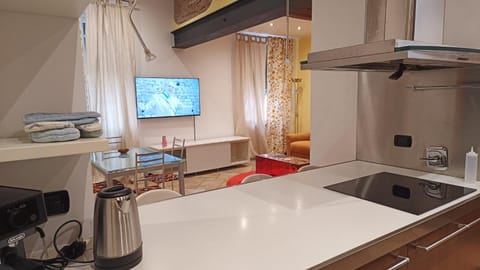 TV and multimedia, Kitchen or kitchenette, Dining area, Breakfast, dishwasher, minibar, oven, pet friendly, stove