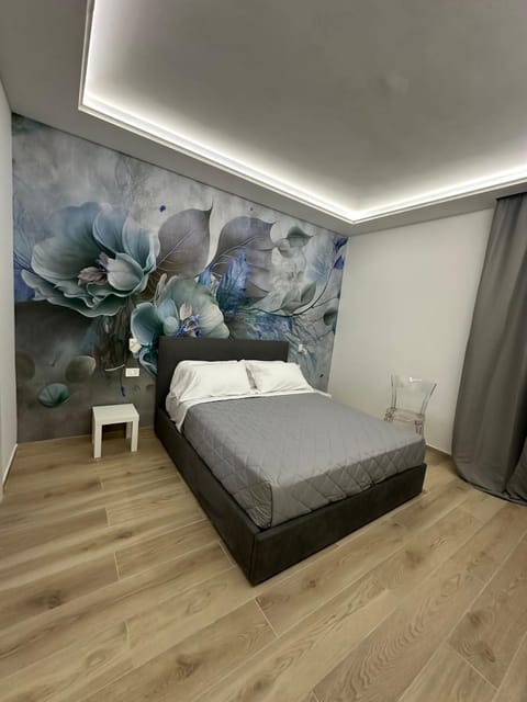 Bed, Photo of the whole room, Decorative detail, Bedroom