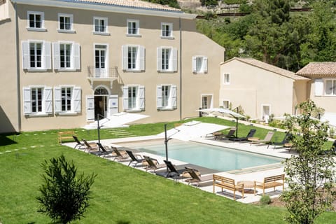 Property building, Garden, Garden view, Pool view, Swimming pool