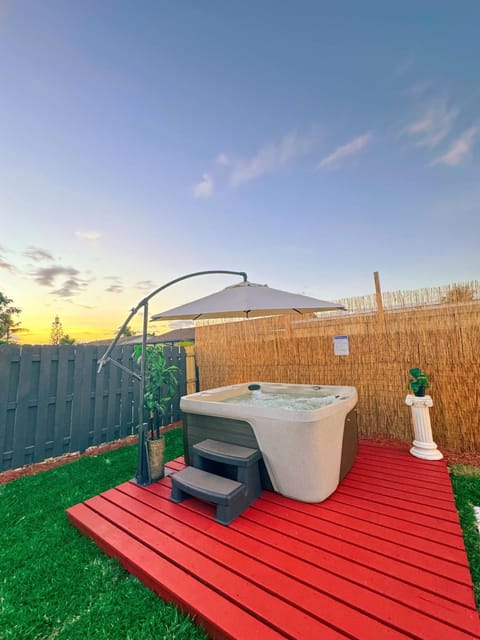 Day, Hot Tub, Garden view